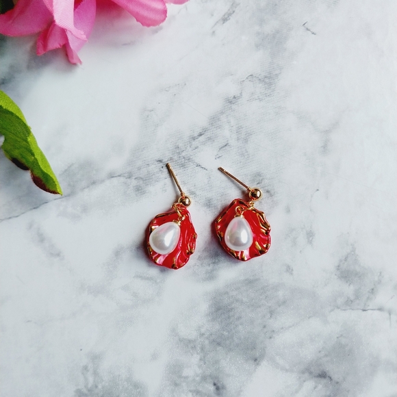 OpalGlaze Quartz Clay Faux Pearl Seashell Earrings - Picture 6 of 8